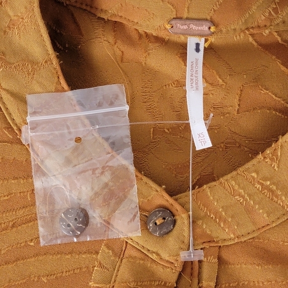 Free People Can't Stop Dreaming Flowy Pleated Tunic Blouse Gold Women's XS NWOT - Picture 9 of 12